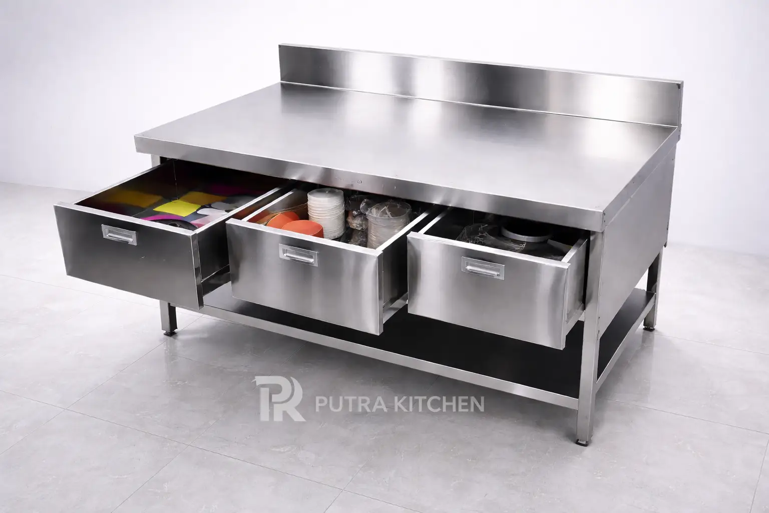 Contoh meja kerja stainless bali untuk dapur restoran yang rapi dan higienis